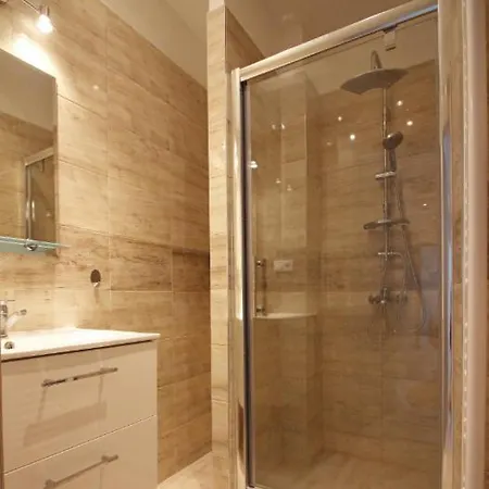 Homestay Au Private In Bratislava